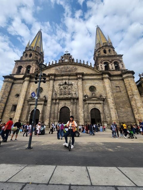 Guadalajara: Electric Scooter Tour Visiting Places of Interest