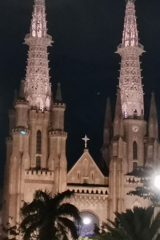 Jakarta Night Tour : Landmarks and Street Food Experience