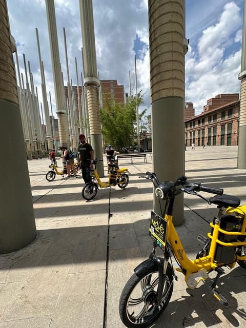 Medellín Full Day Electric Bike Tour + Lunch + Commune 13