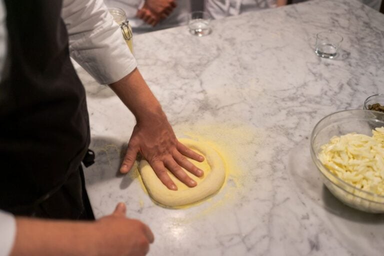 Milan: Pizza and Gelato-Making Class With Dinner and Wine