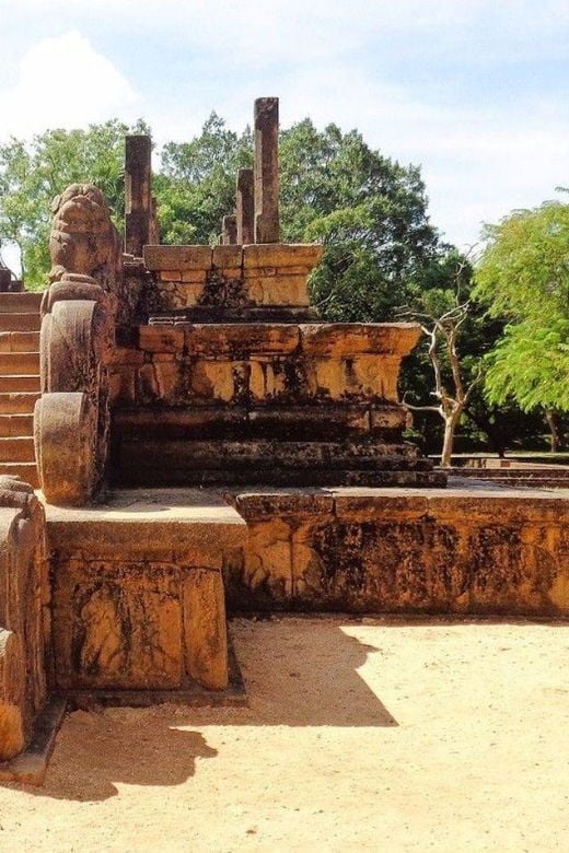 Polonnaruwa: Guided Cycling Tour With Tuk Tuk Transfers