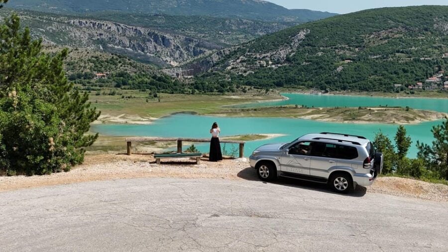 Three Lakes Jeep Adventure:Explore Green, Red & Blue Wonders