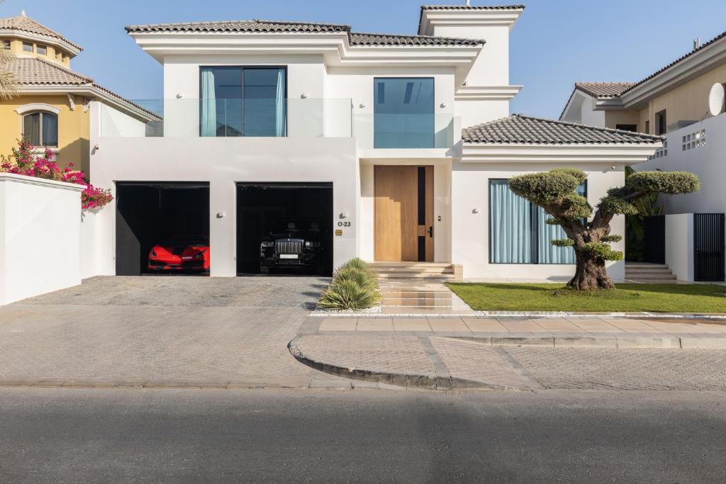 Palm Jumeirah Paradise – 5BR Villa – Infinity Pool Review