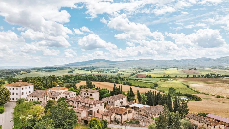 Tuscany: Pici Pasta Cooking Class With Farm Tour & Lunch - Exploring the Historic Farm