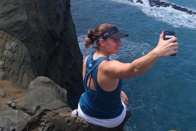 Keelung Shore Excursion: Yehliu Geopark, Jiufen, Houton Cat Village Private Tour