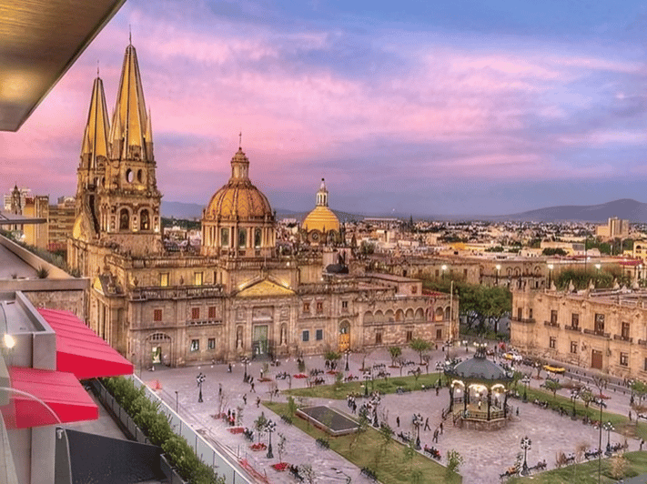 Guadalajara : Must-See Sites Walking Tour With A Guide